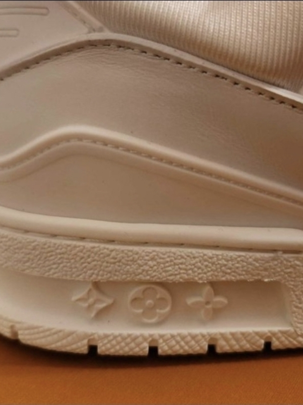 Louis Vuitton Trainers – White/Cream – With Box & Dust Bags – Lightly Worn - Picture 7 of 13